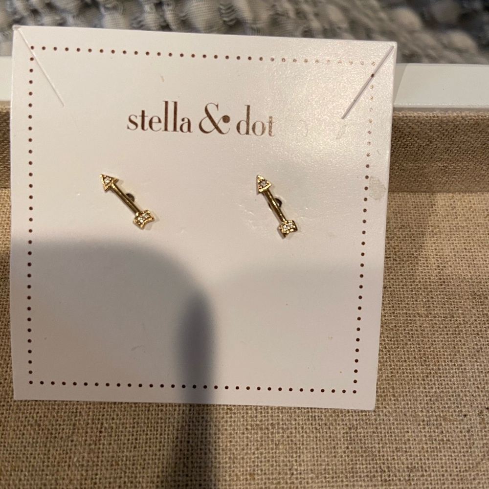 Arrow studs
